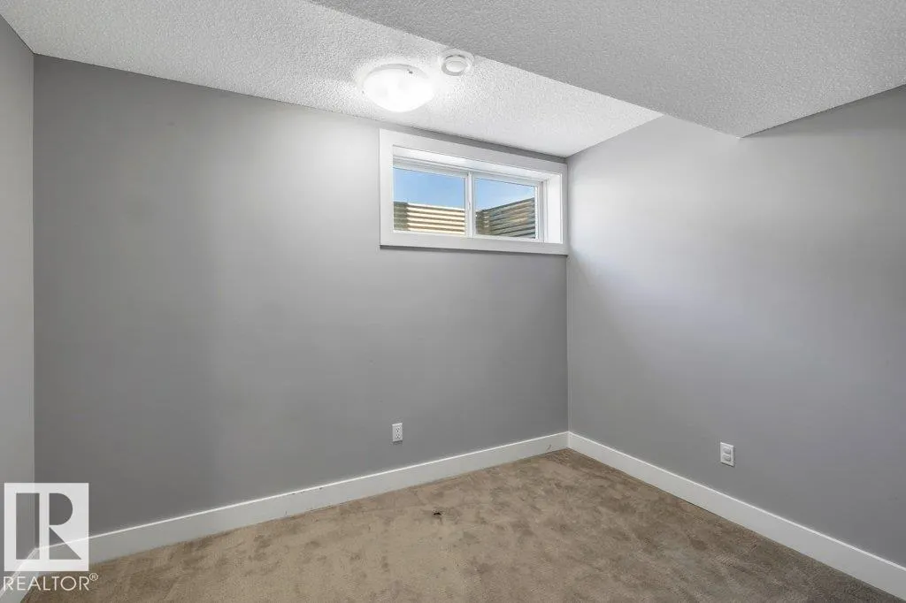 2103 24 ST NW