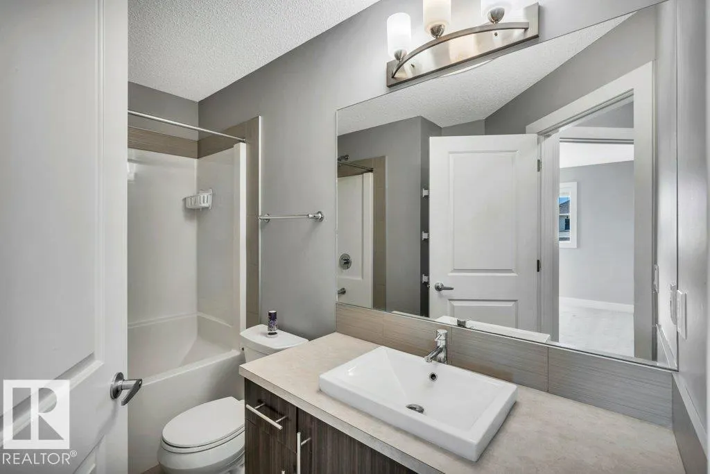 2103 24 ST NW