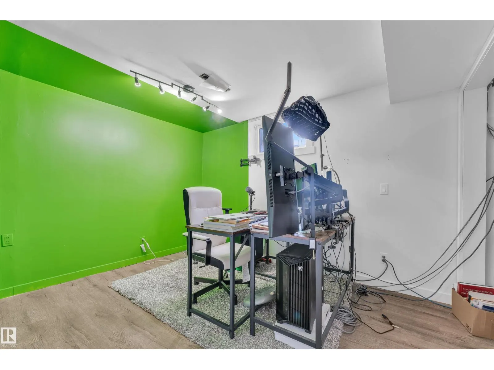 3711 17A AV NW