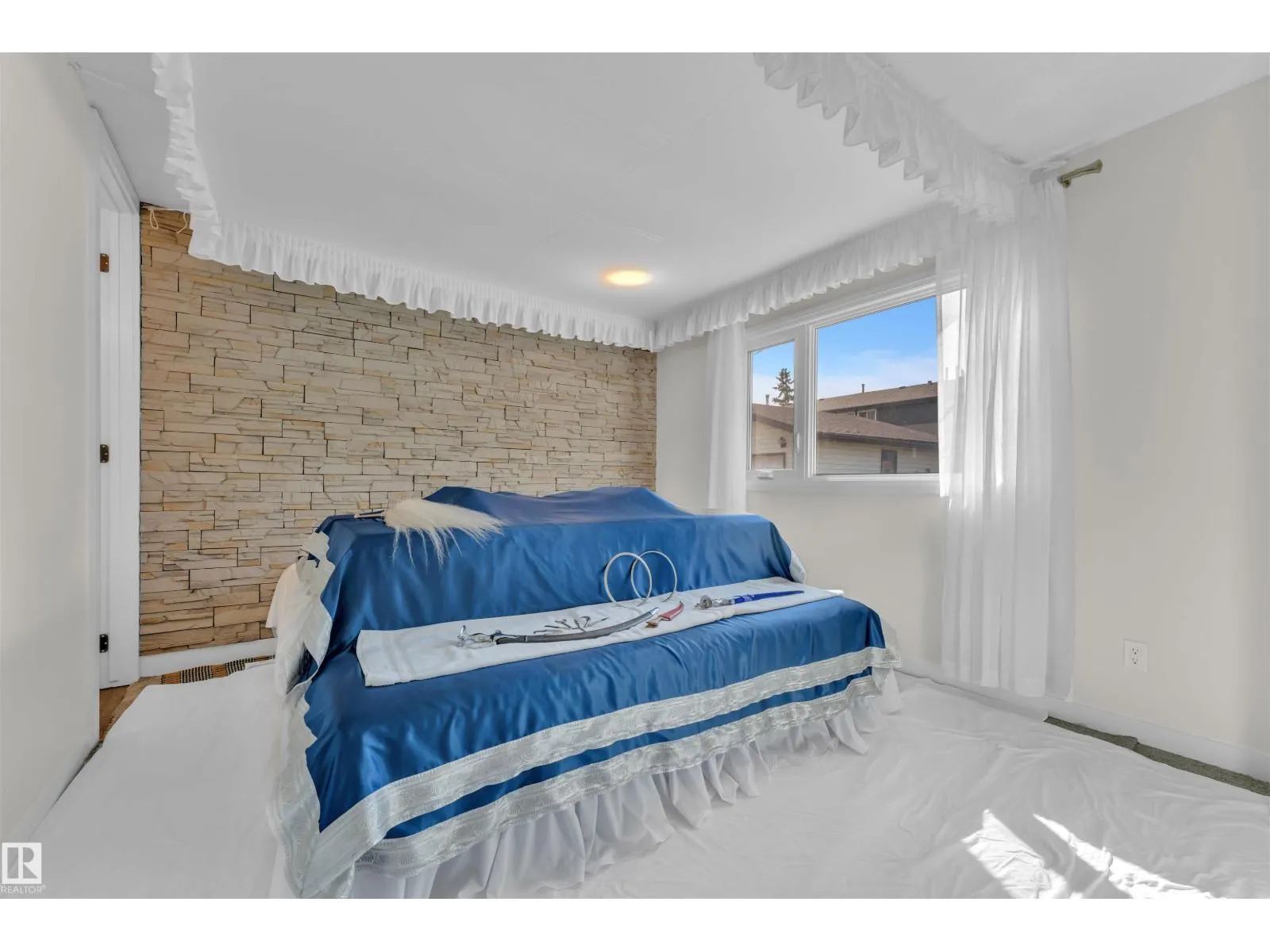 3711 17A AV NW