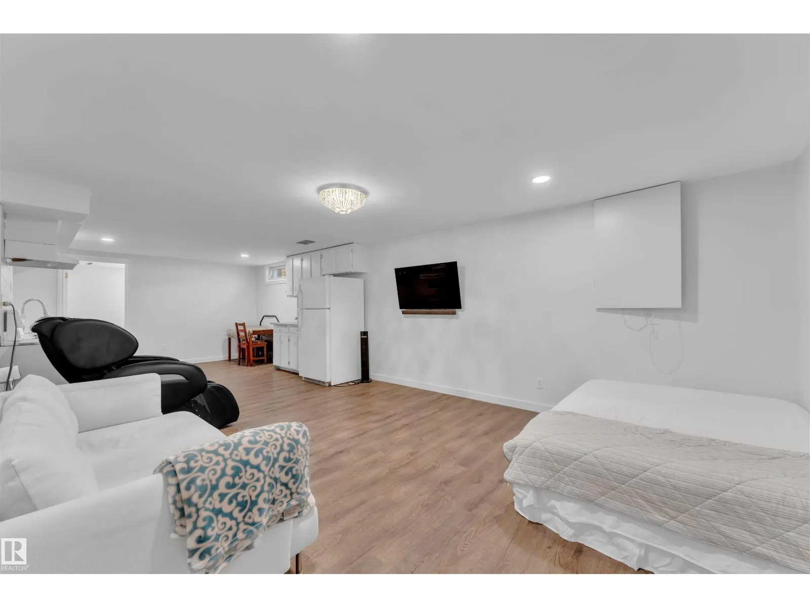 3711 17A AV NW