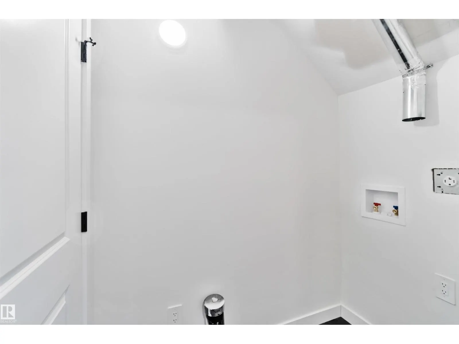 #37 16231 19 AV SW