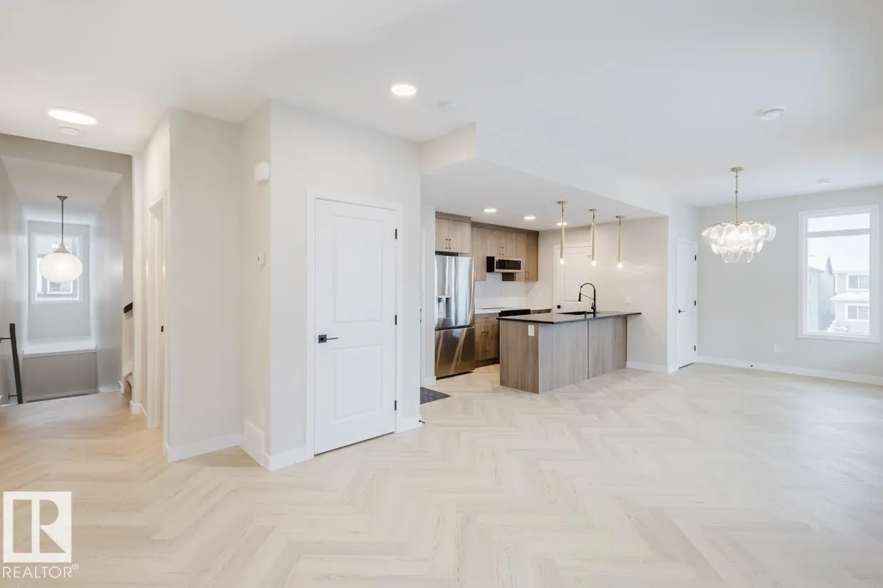 #39 16231 19 AV SW