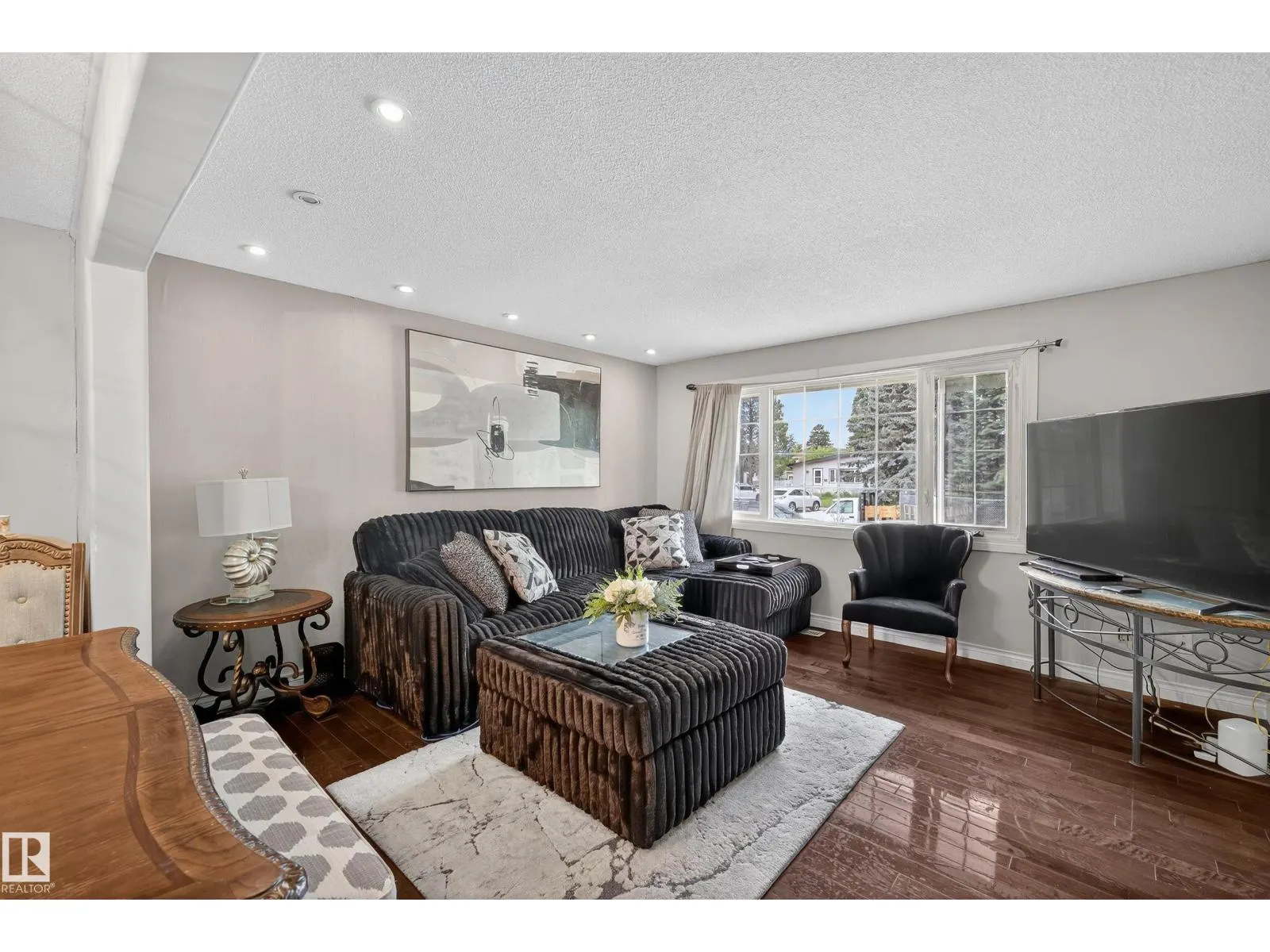 11447 39 AV NW