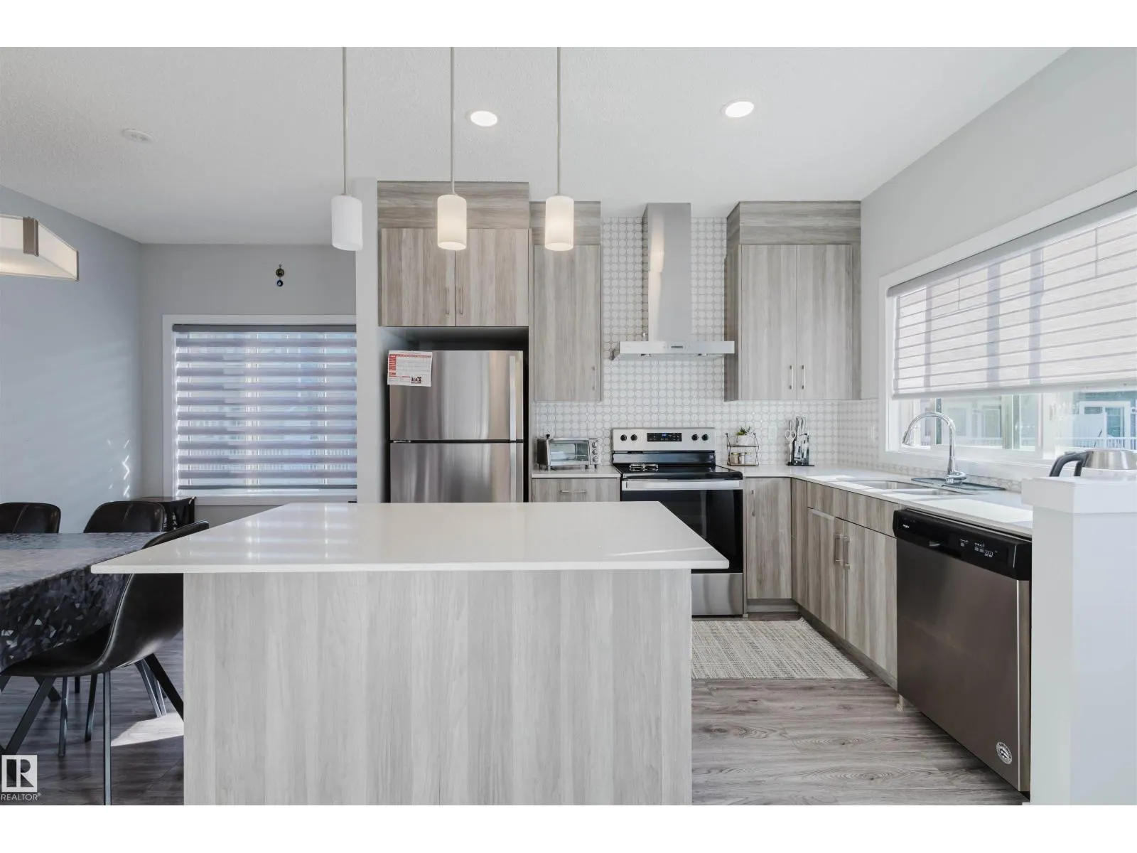 #41 2215 24 ST NW