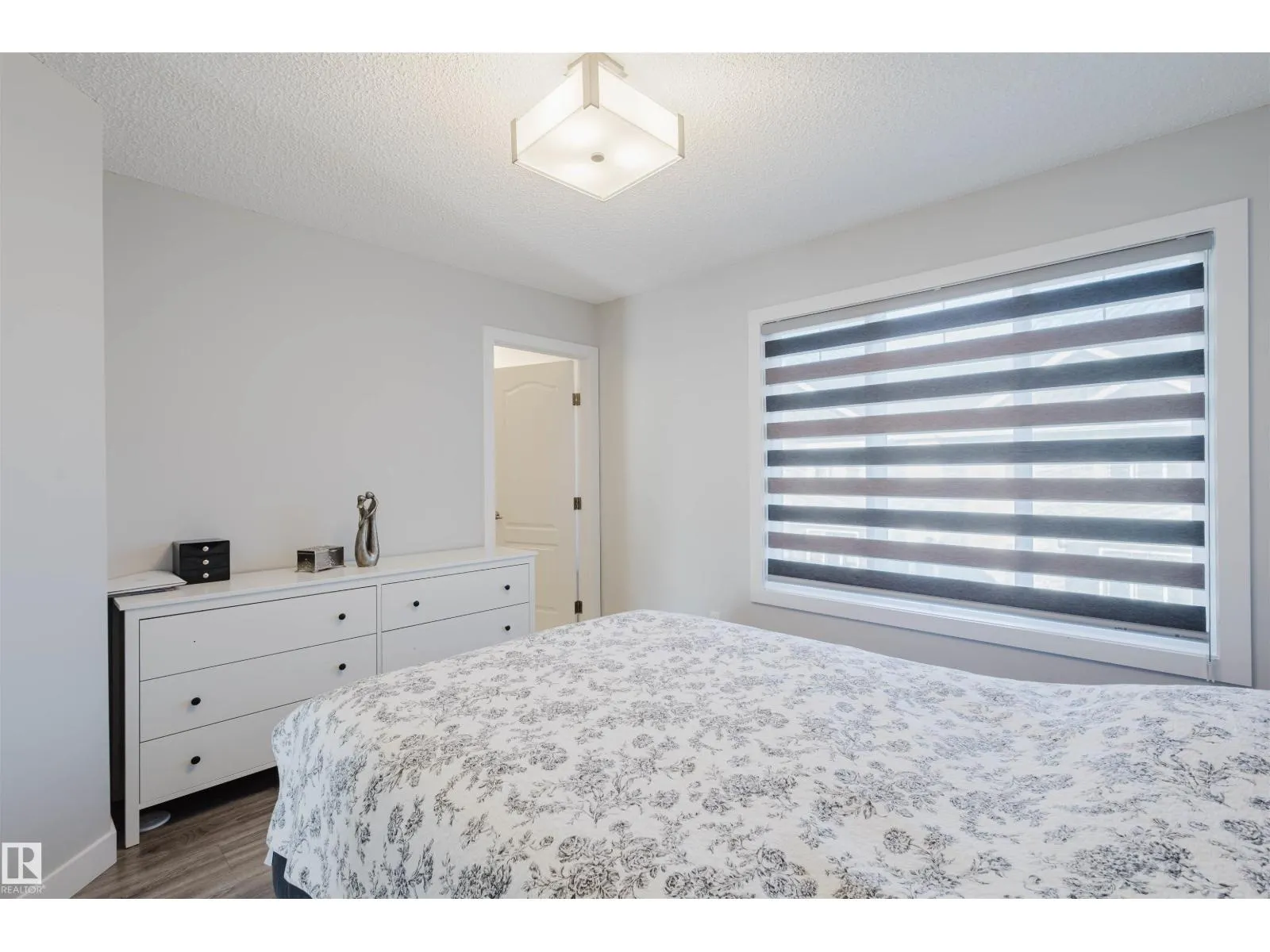 #41 2215 24 ST NW