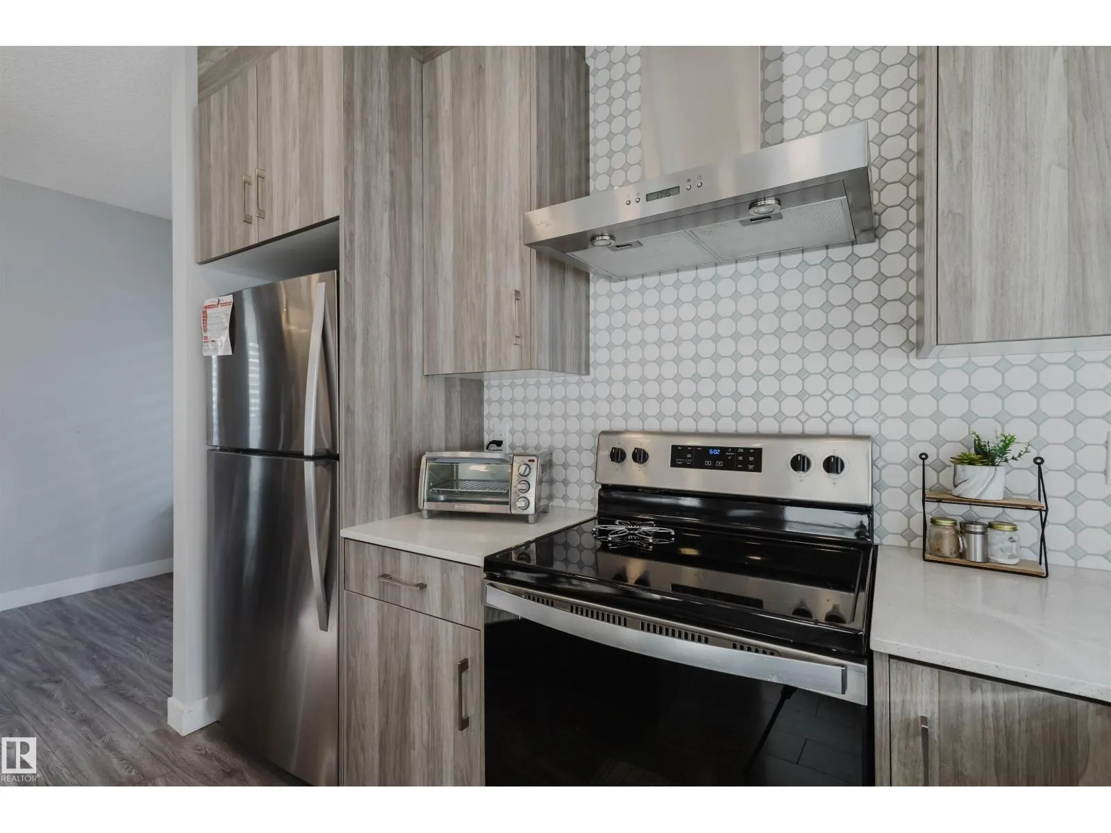 #41 2215 24 ST NW