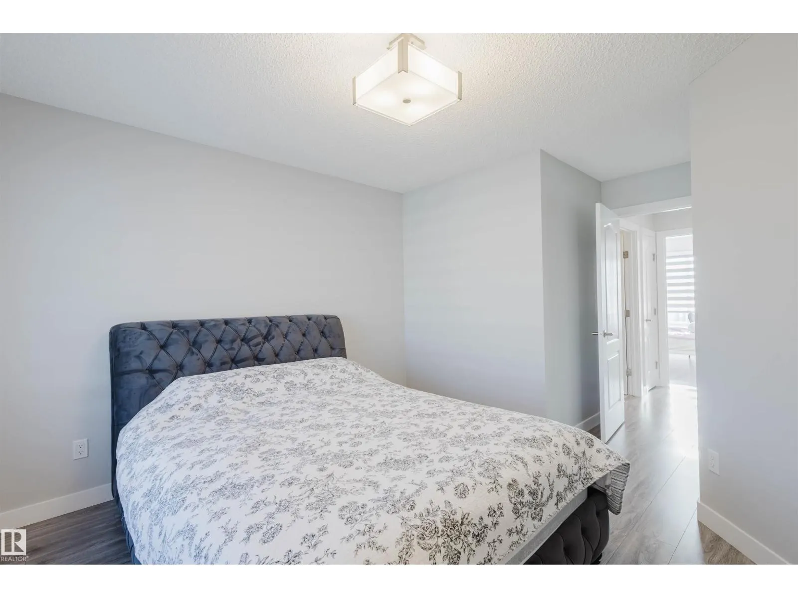 #41 2215 24 ST NW