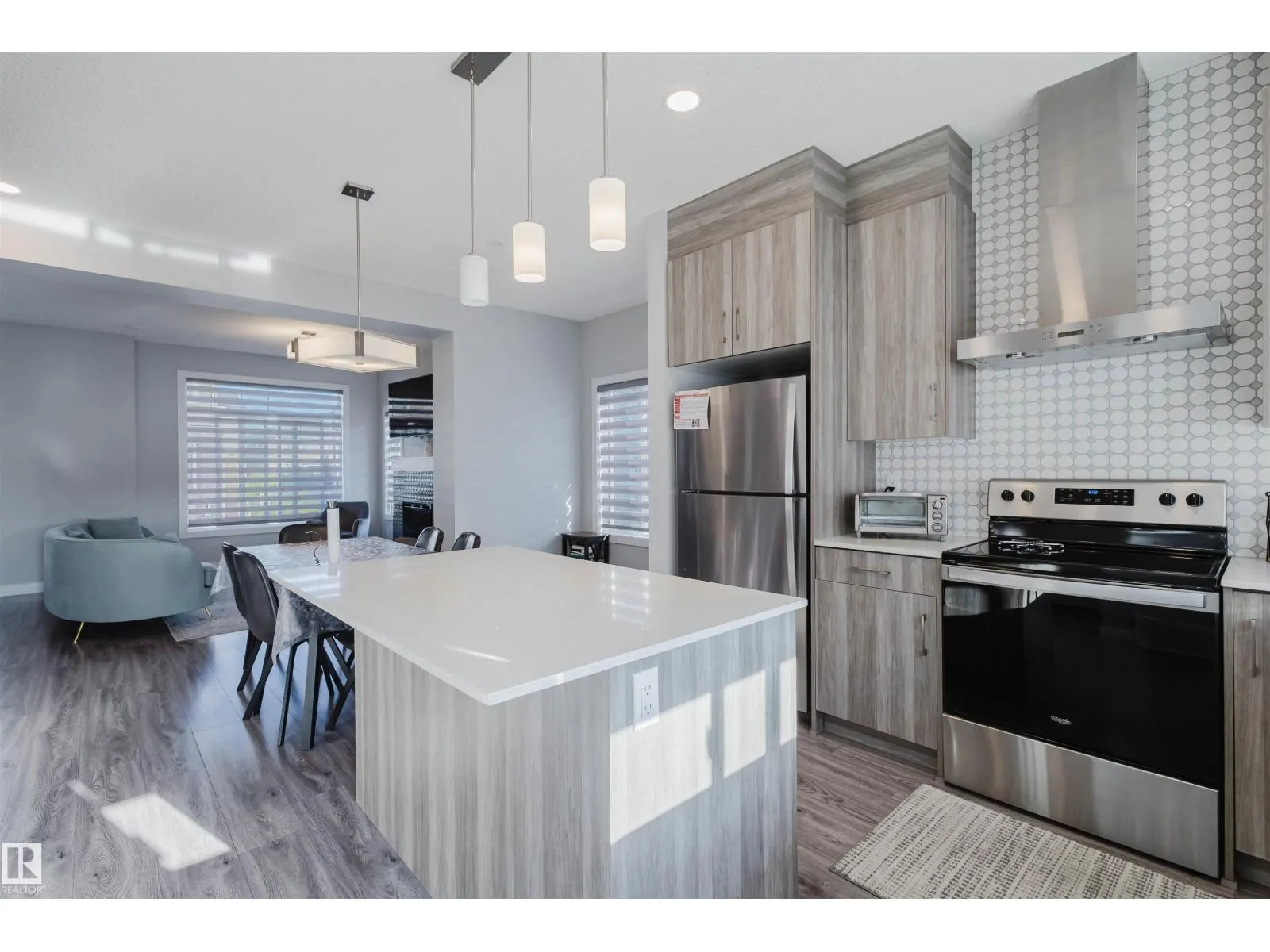 #41 2215 24 ST NW