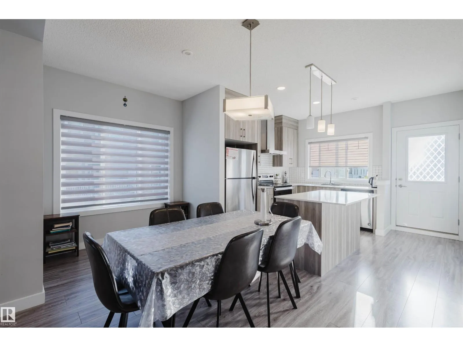 #41 2215 24 ST NW