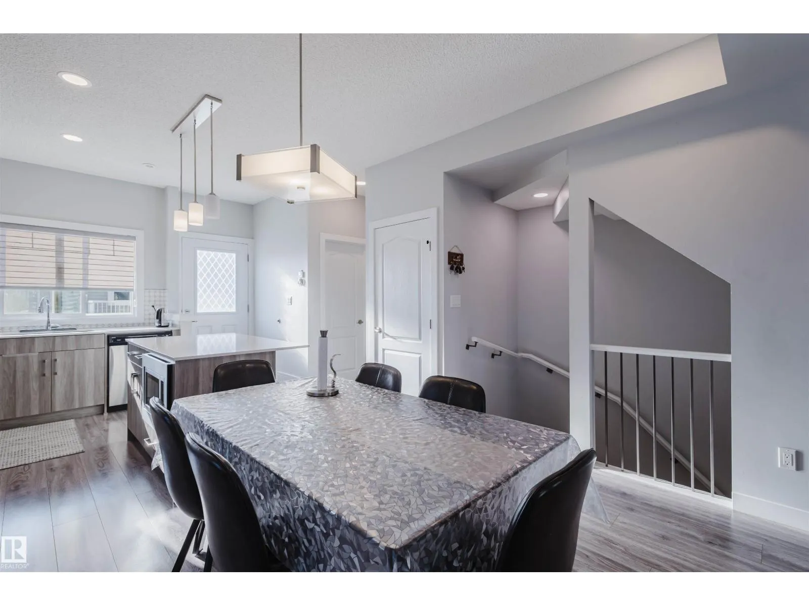 #41 2215 24 ST NW