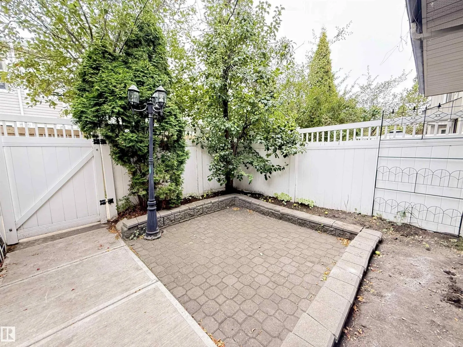 11805 32A AV NW