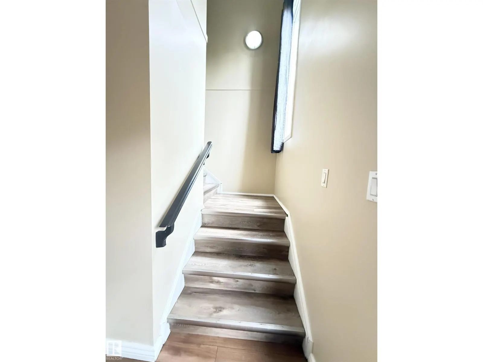 11805 32A AV NW