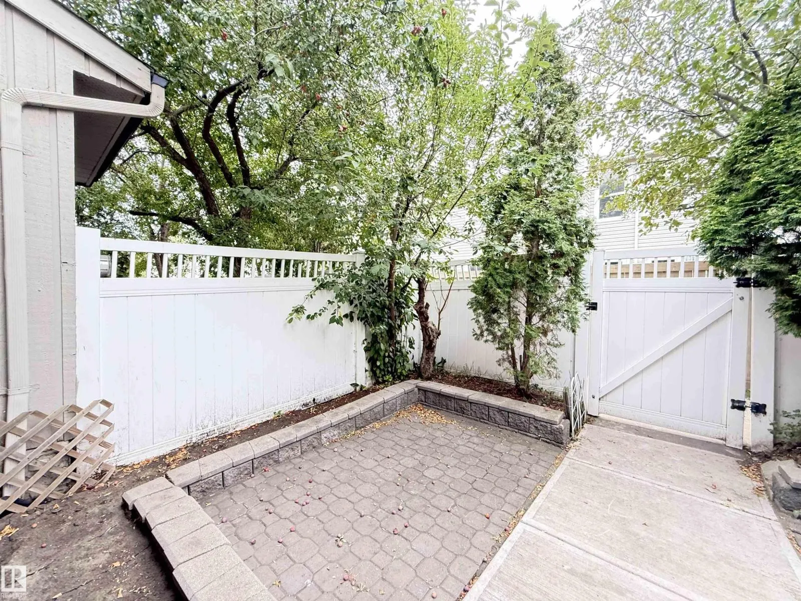 11805 32A AV NW