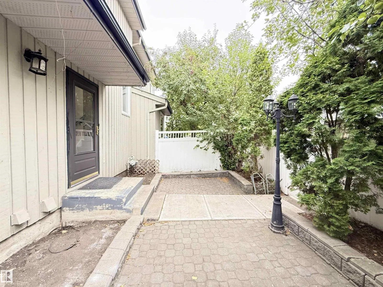 11805 32A AV NW