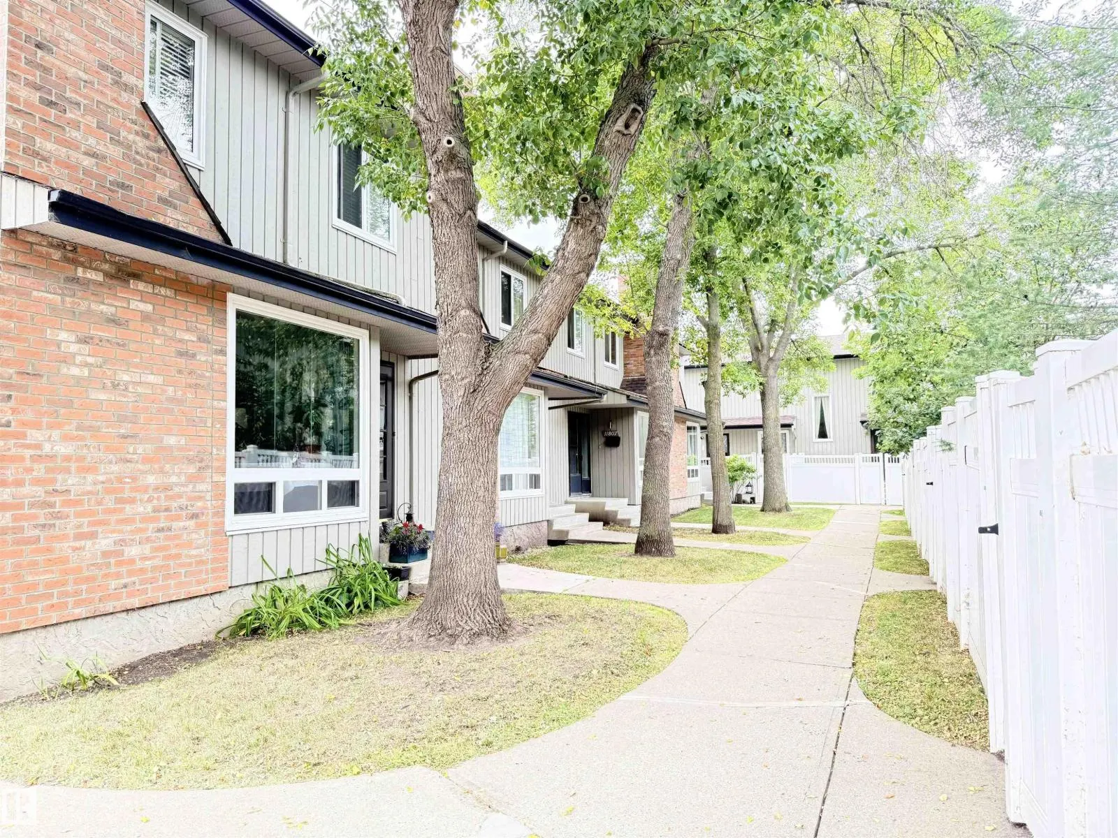 11805 32A AV NW