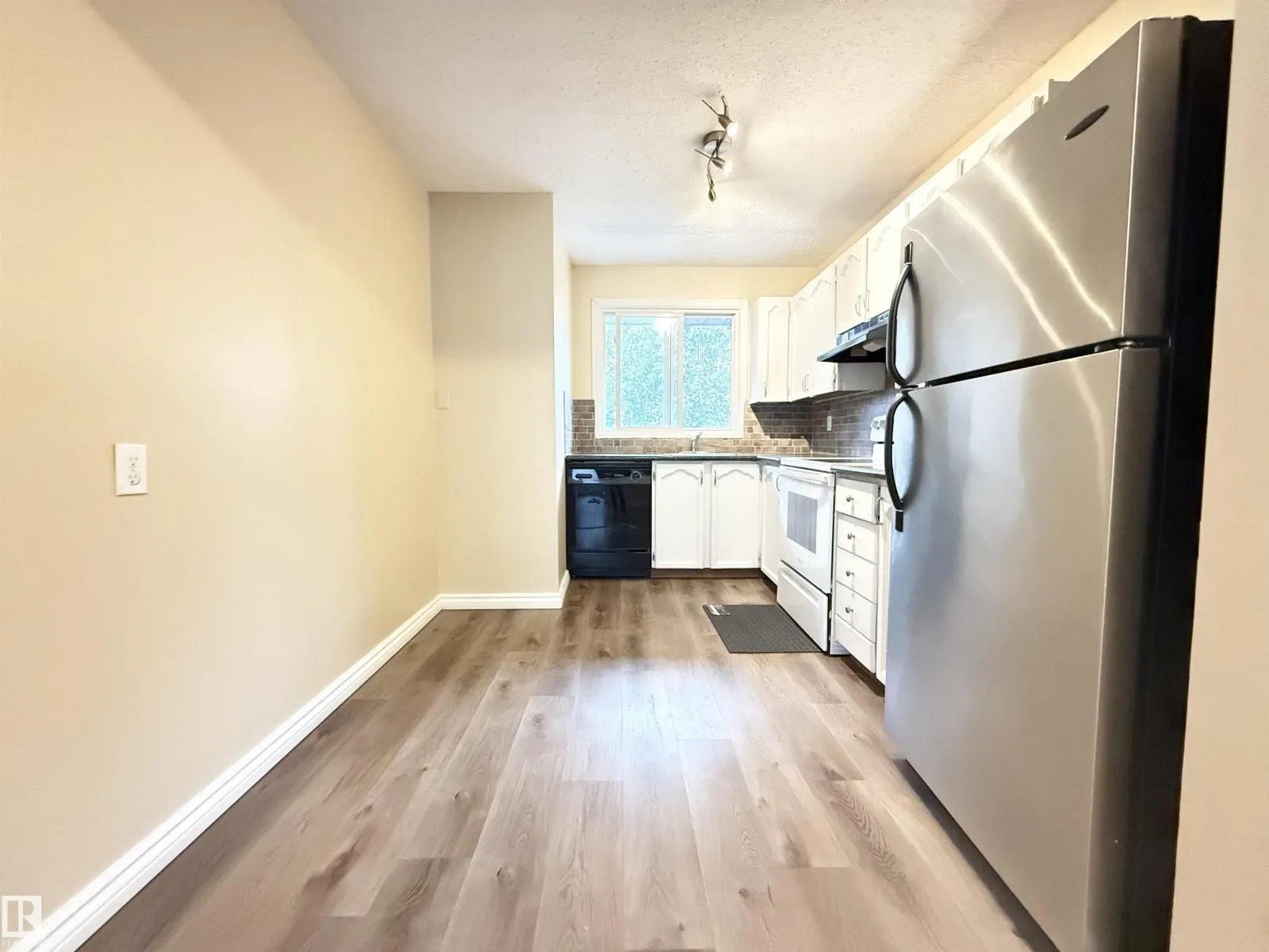 11805 32A AV NW