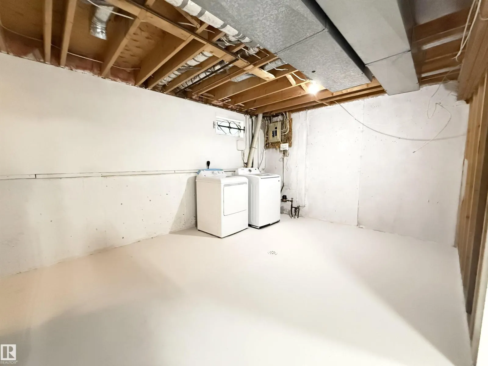 11805 32A AV NW