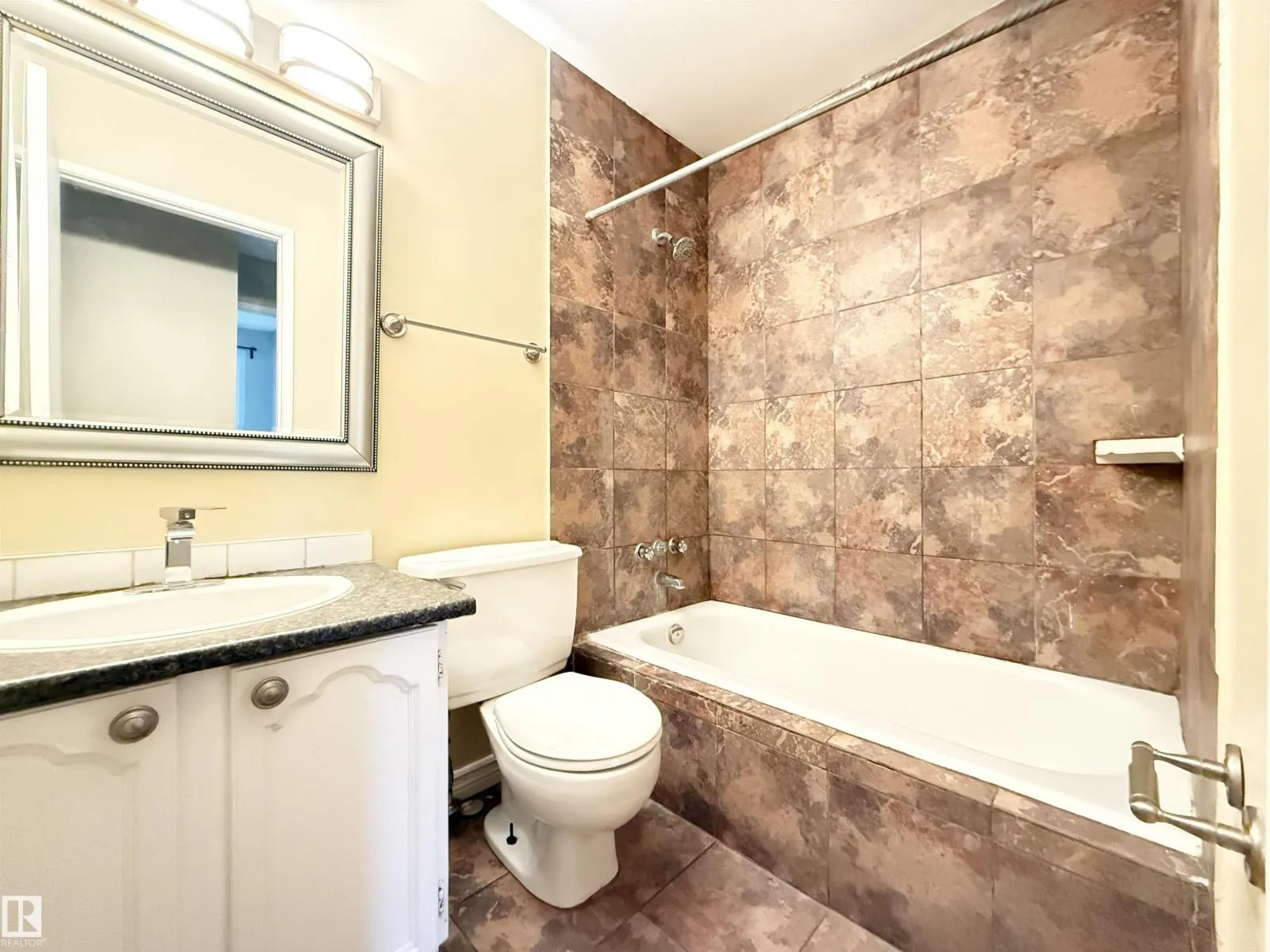 11805 32A AV NW