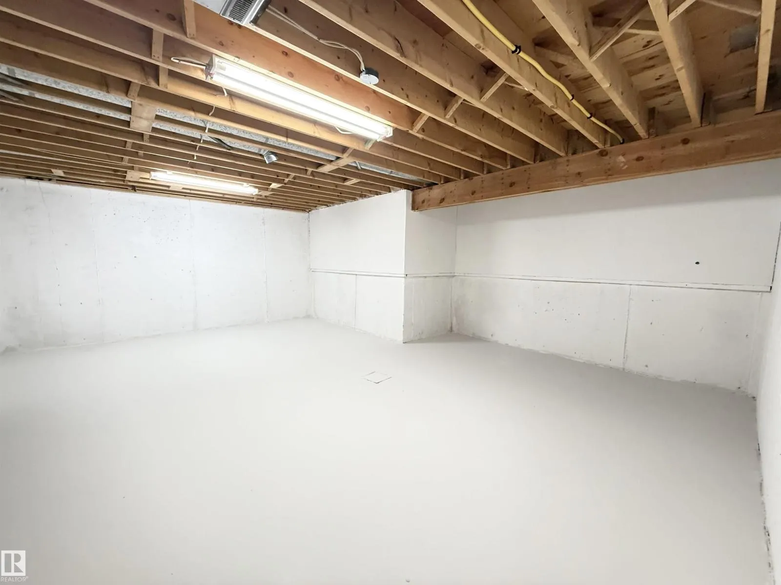 11805 32A AV NW