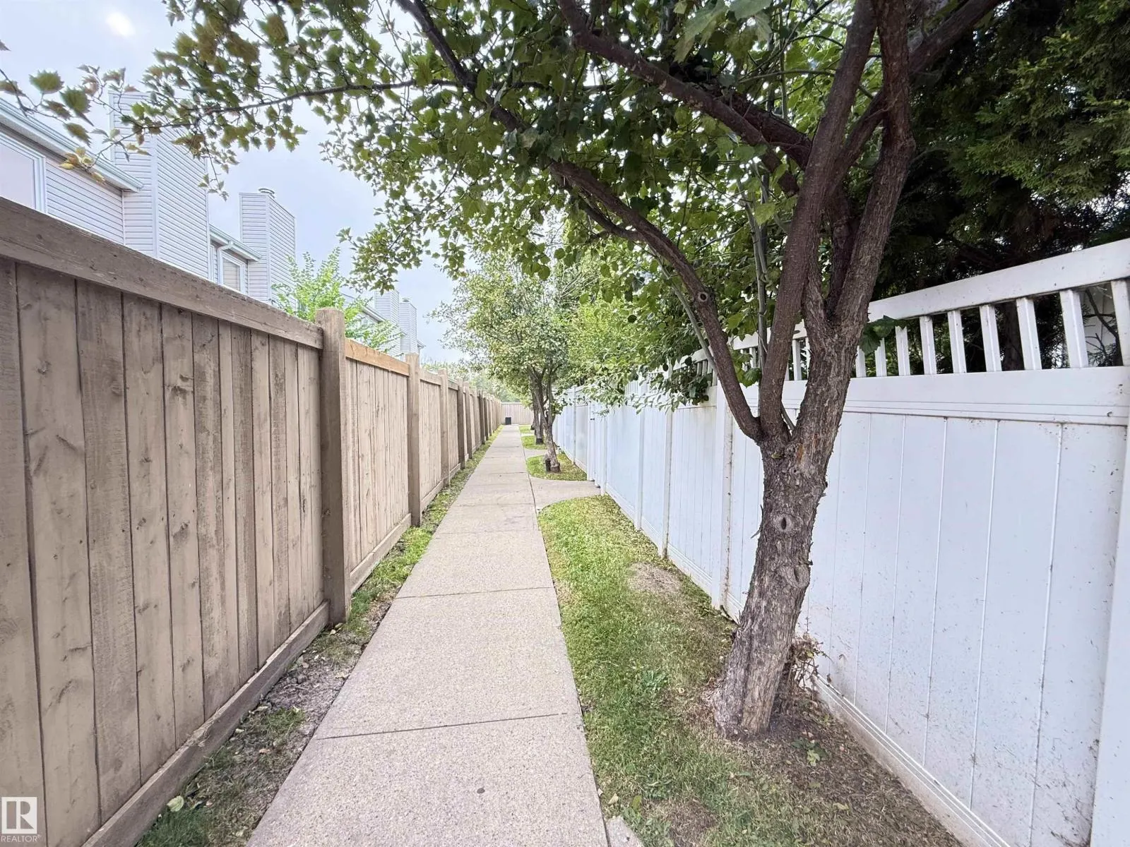 11805 32A AV NW