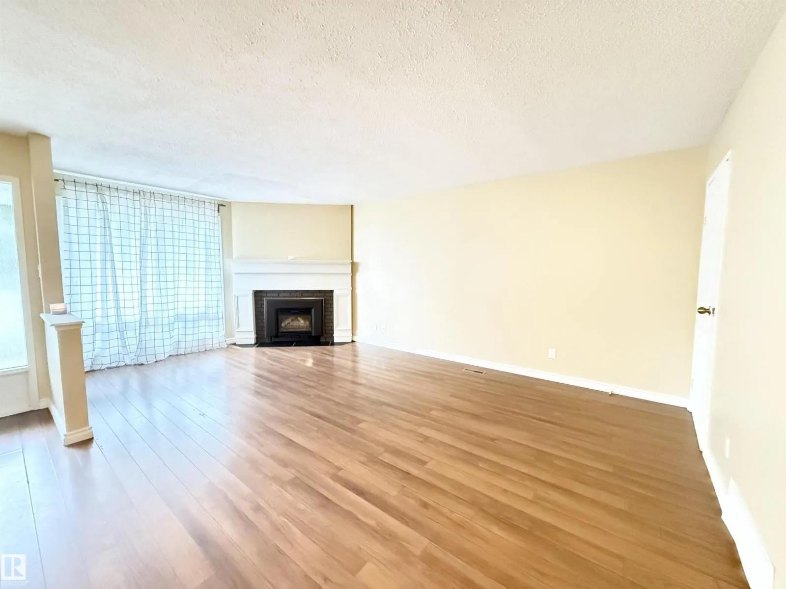 11805 32A AV NW