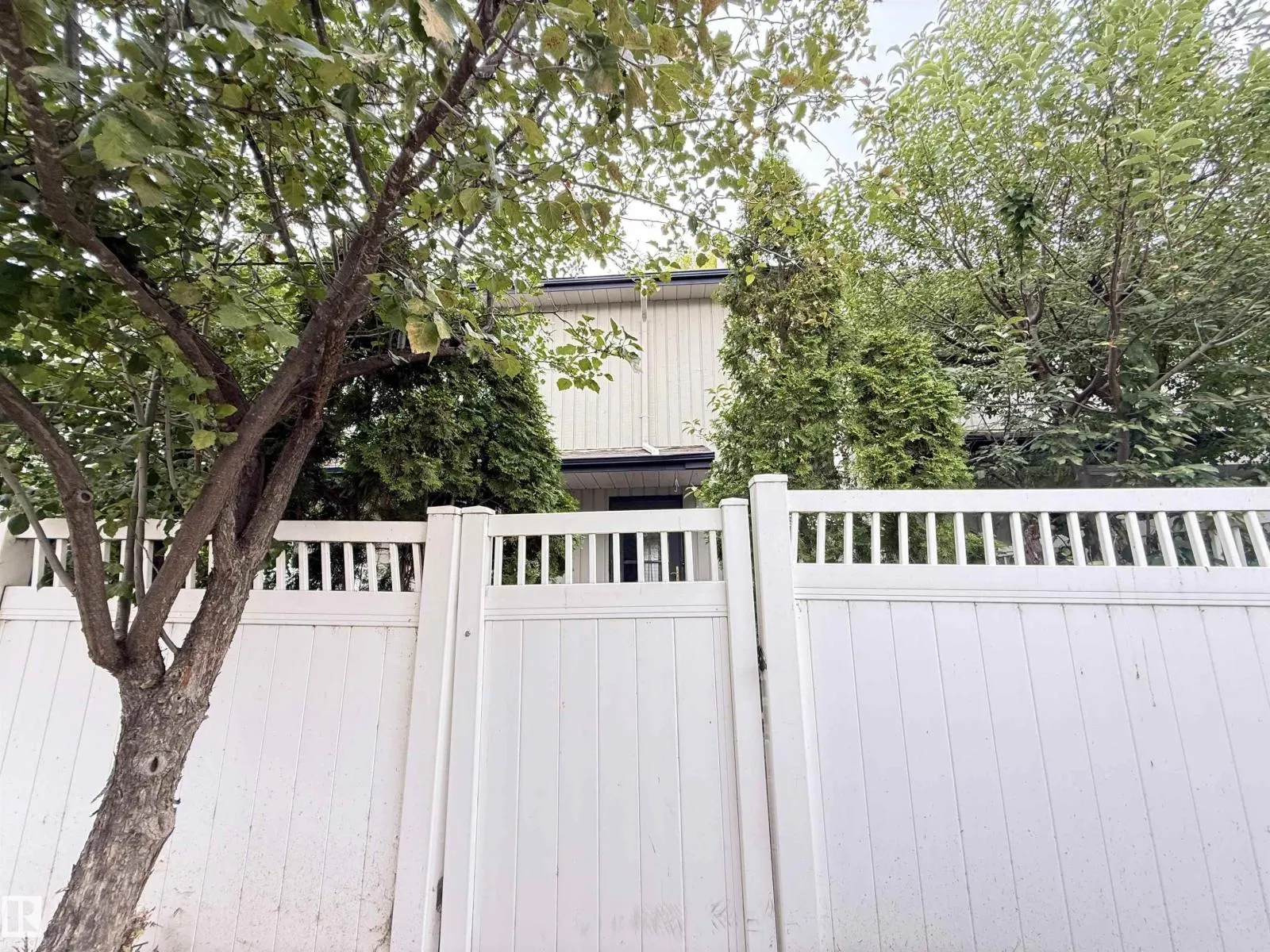 11805 32A AV NW