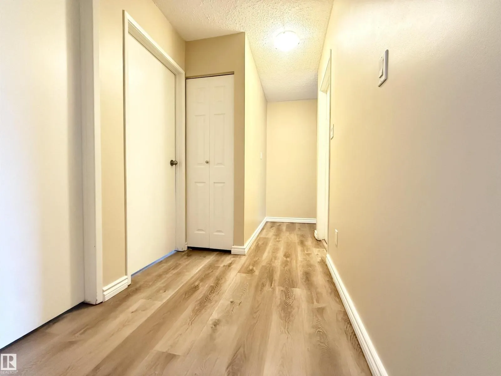 11805 32A AV NW