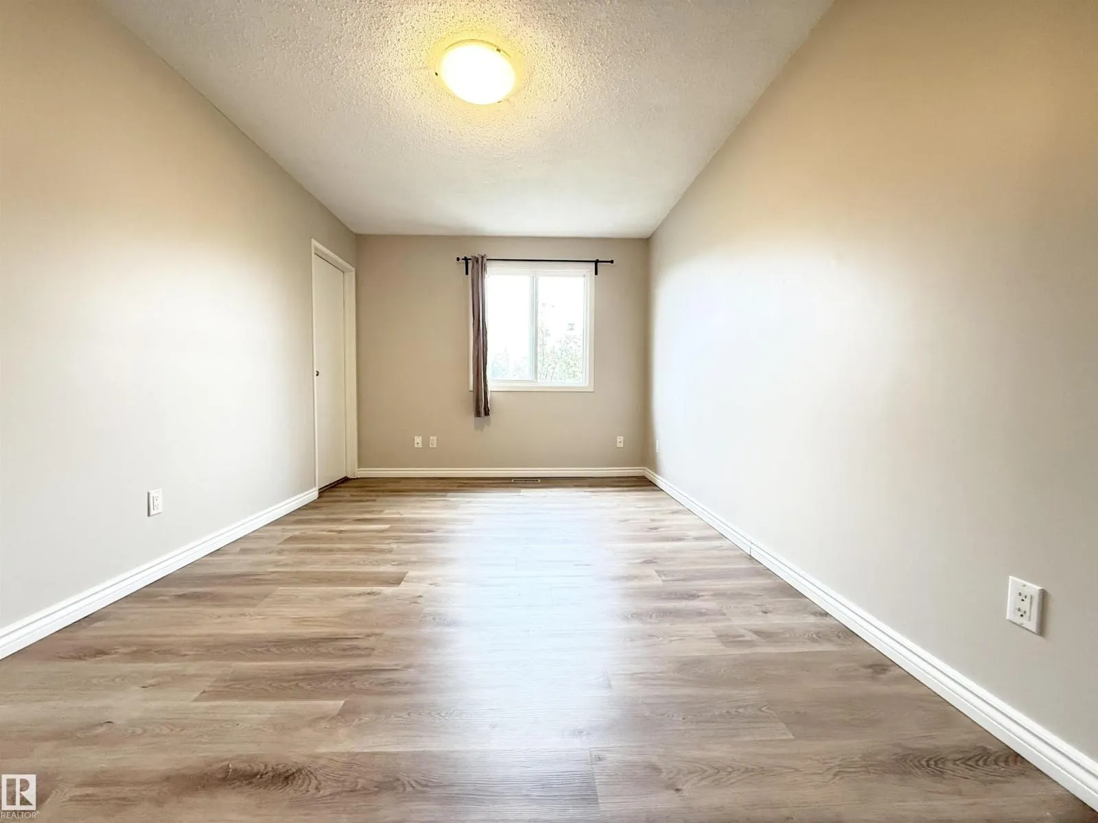 11805 32A AV NW