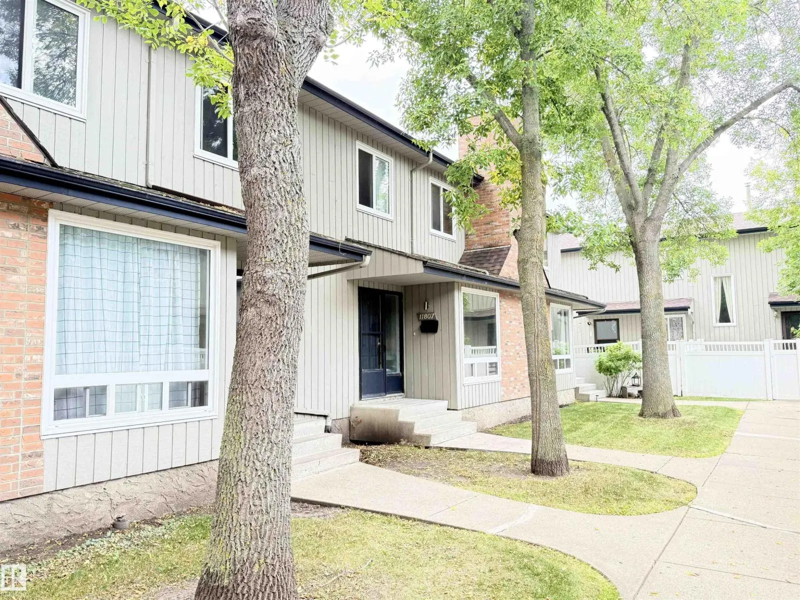 11805 32A AV NW