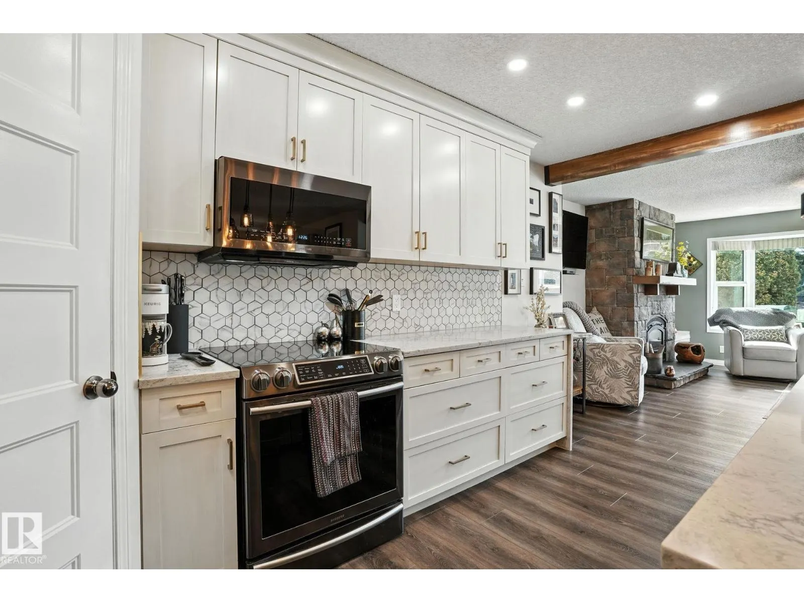 53 CREEKSIDE WY