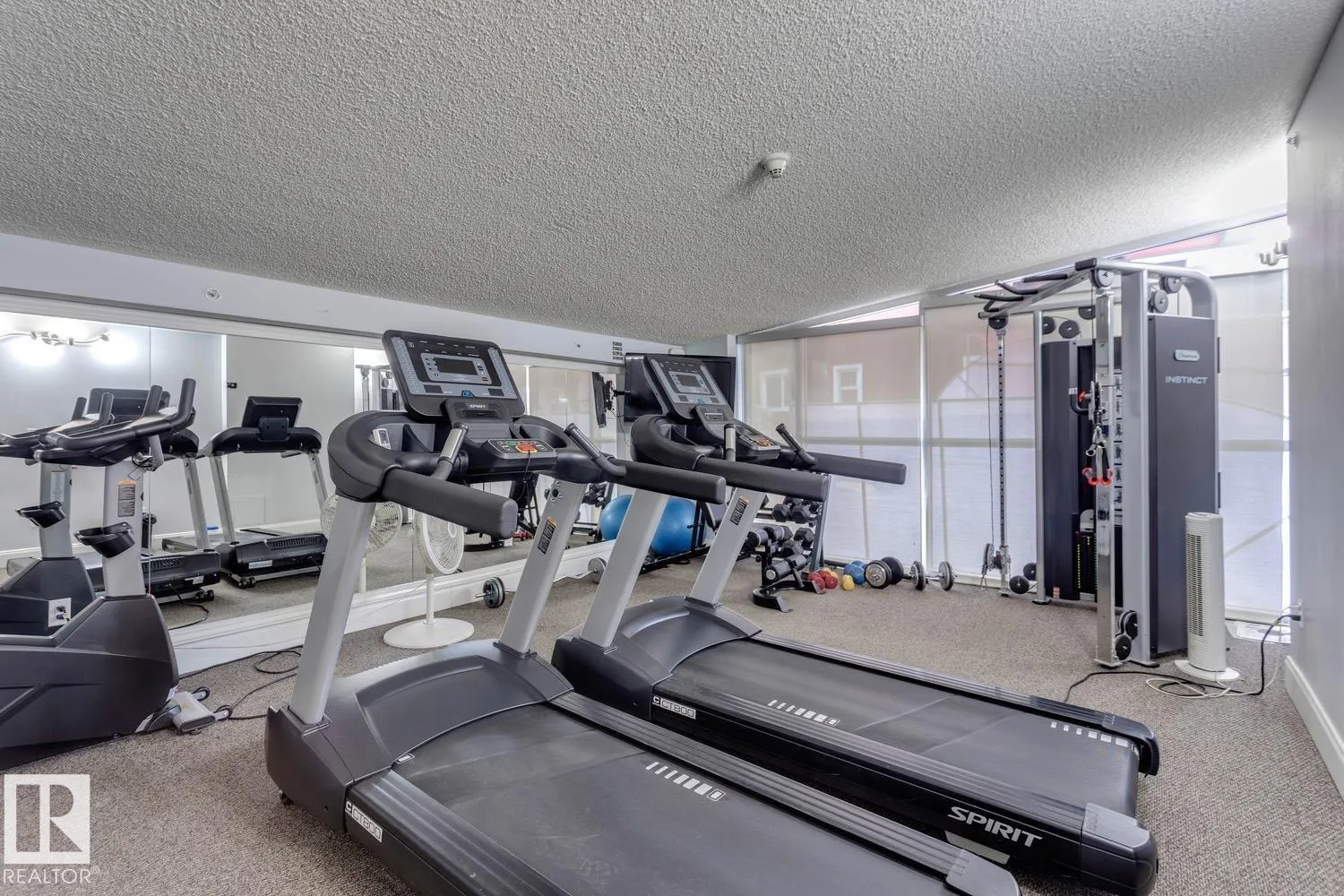 #906 9819 104 ST NW