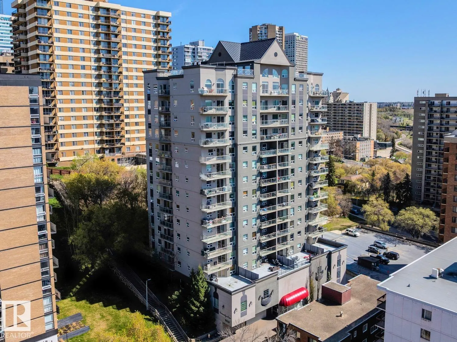 #906 9819 104 ST NW
