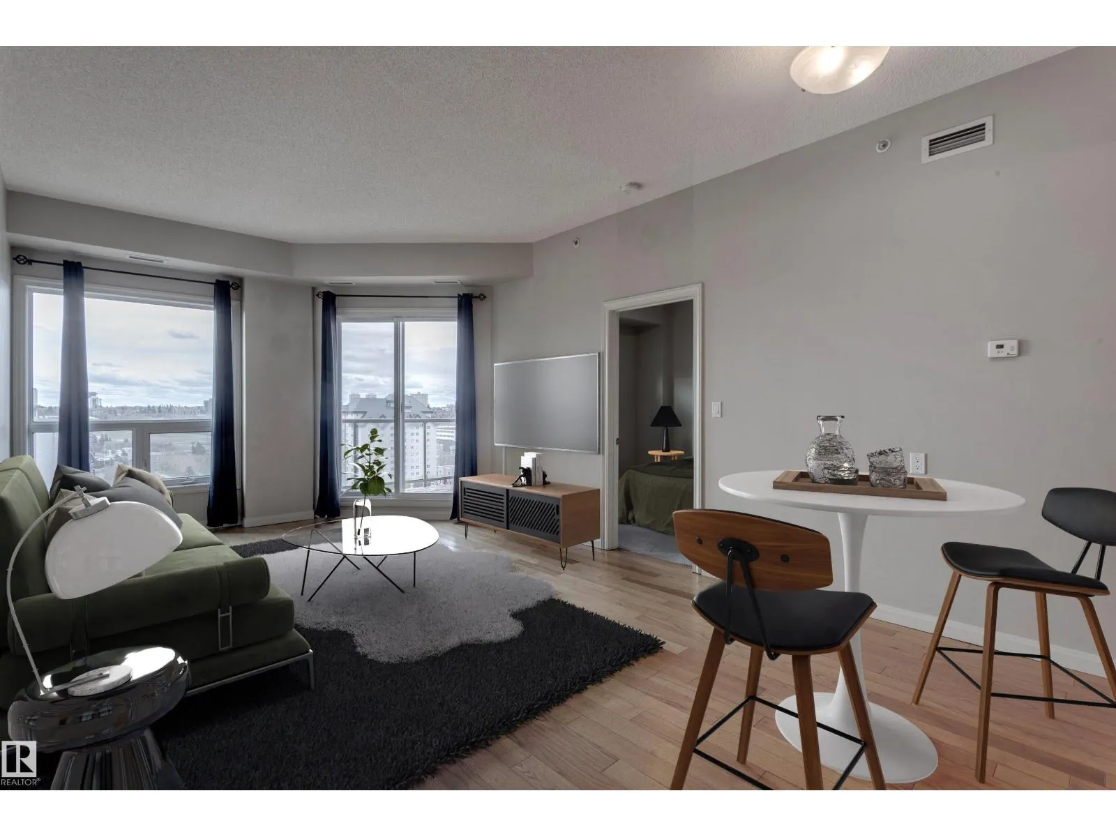 #906 9819 104 ST NW