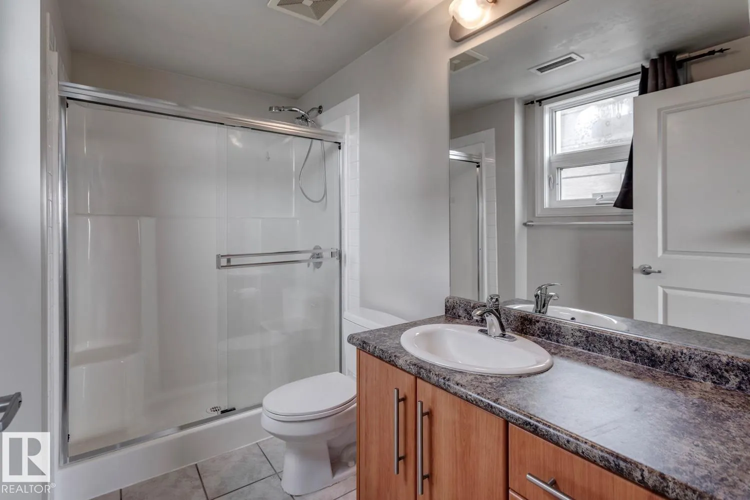 #906 9819 104 ST NW
