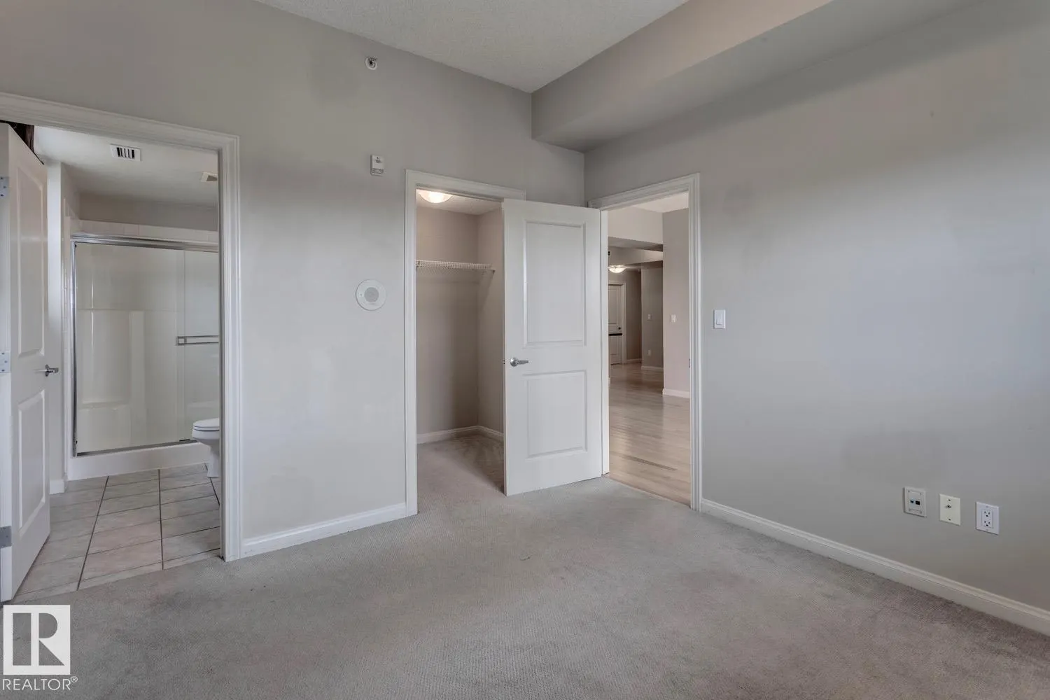 #906 9819 104 ST NW