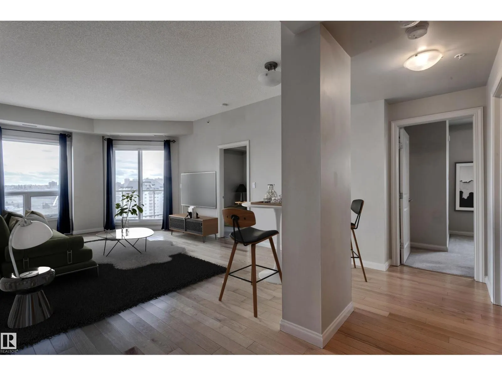 #906 9819 104 ST NW