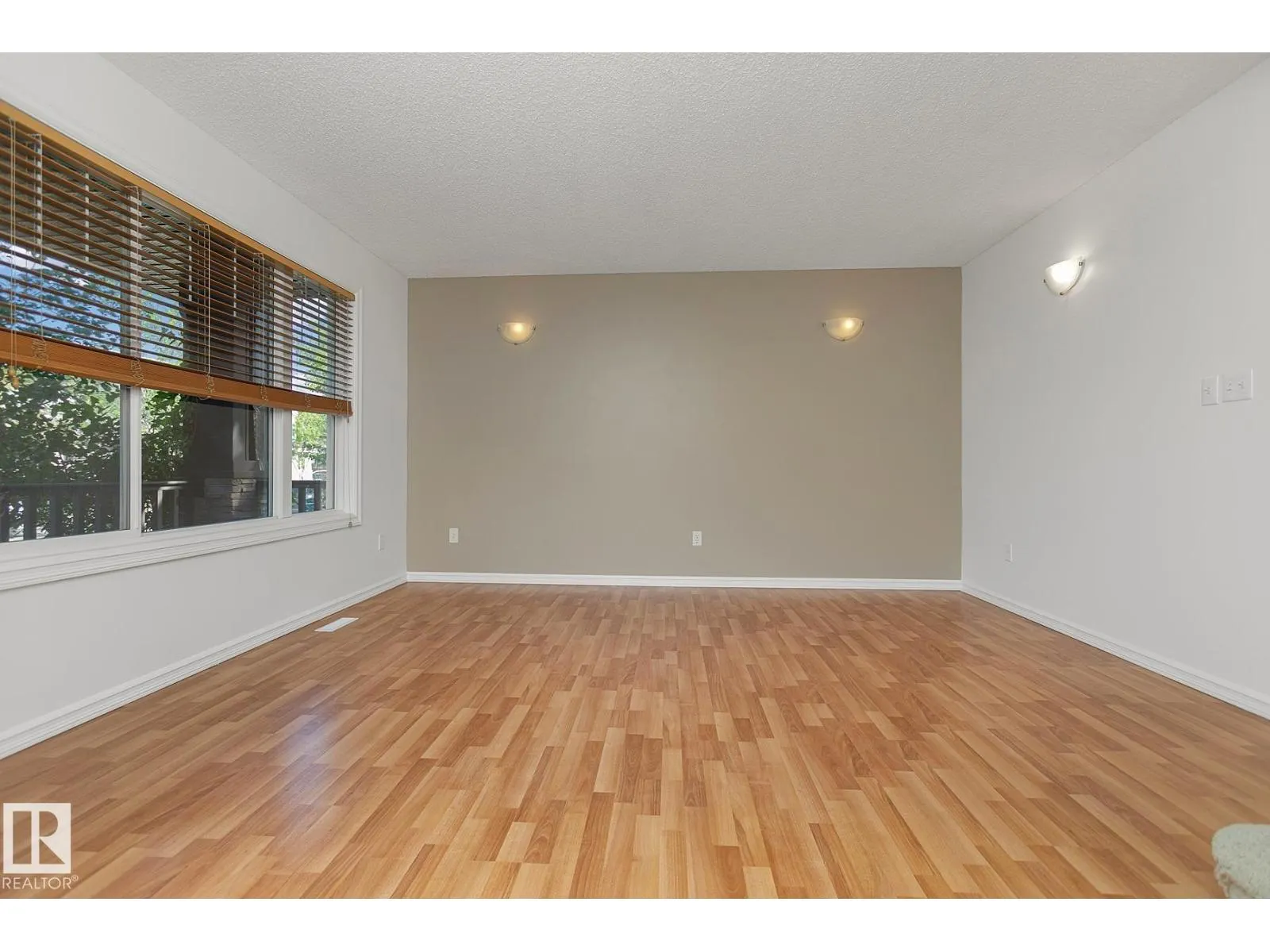 16405 58 ST NW