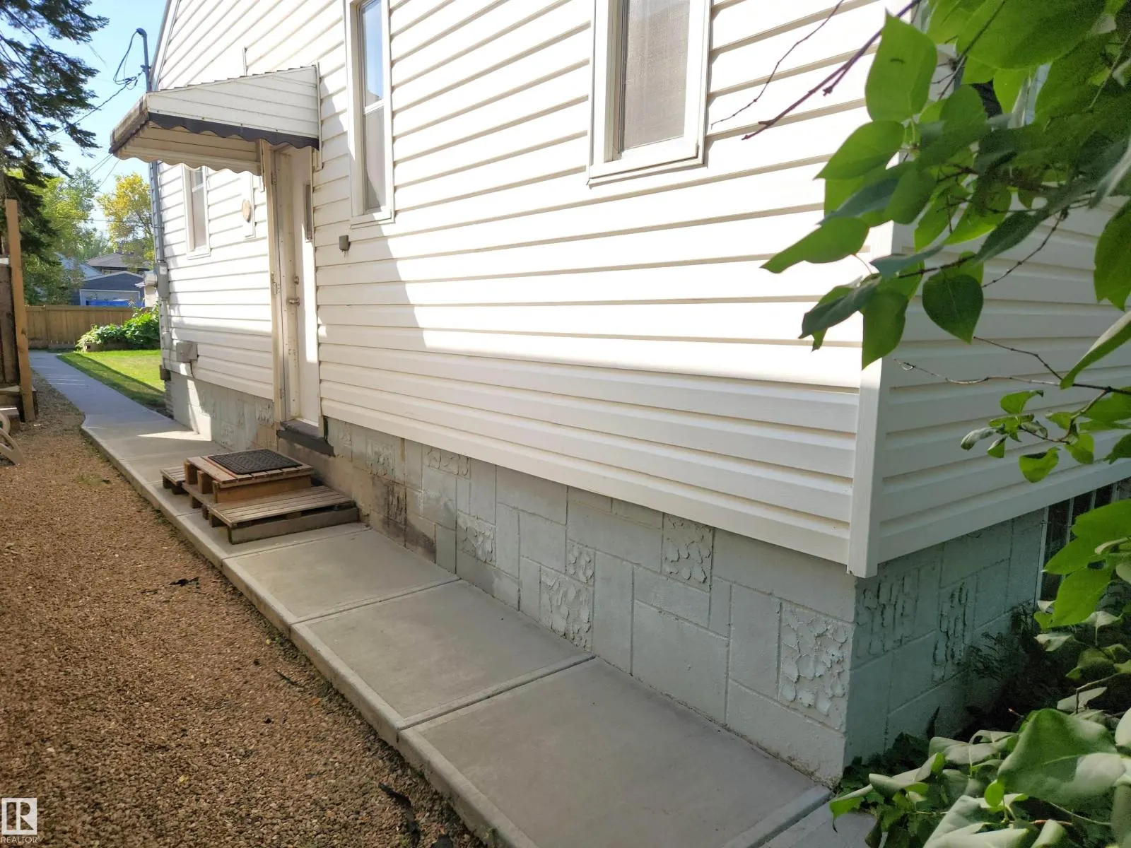 10619 72 AV NW