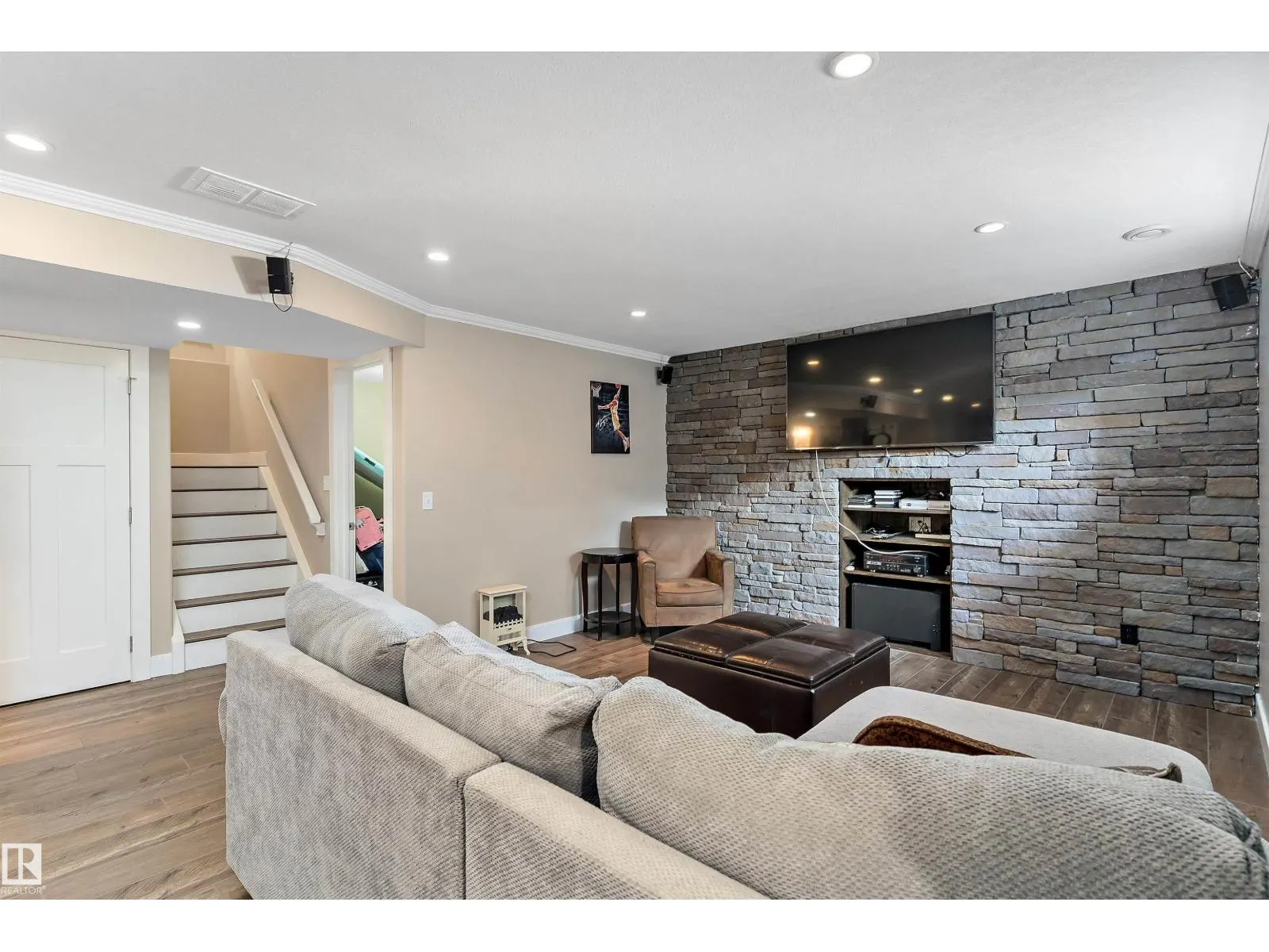 17 CROCUS WY