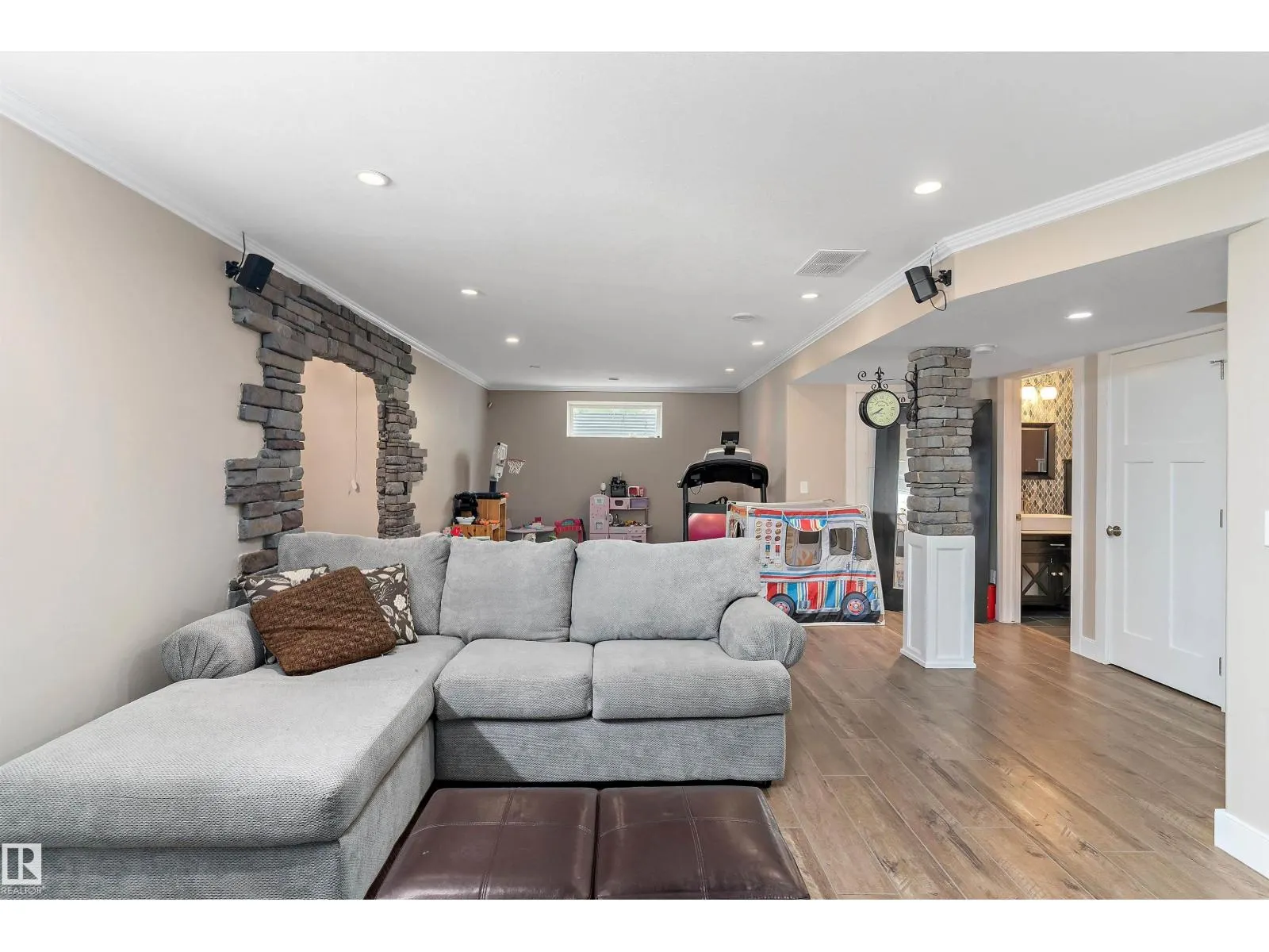 17 CROCUS WY