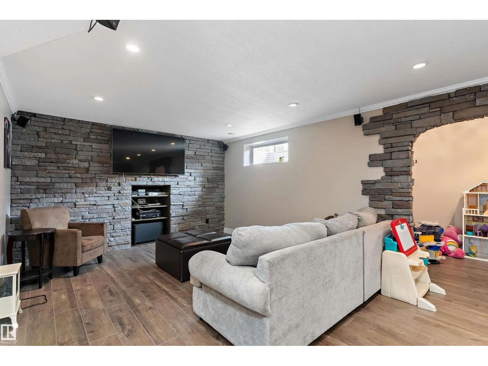 17 CROCUS WY