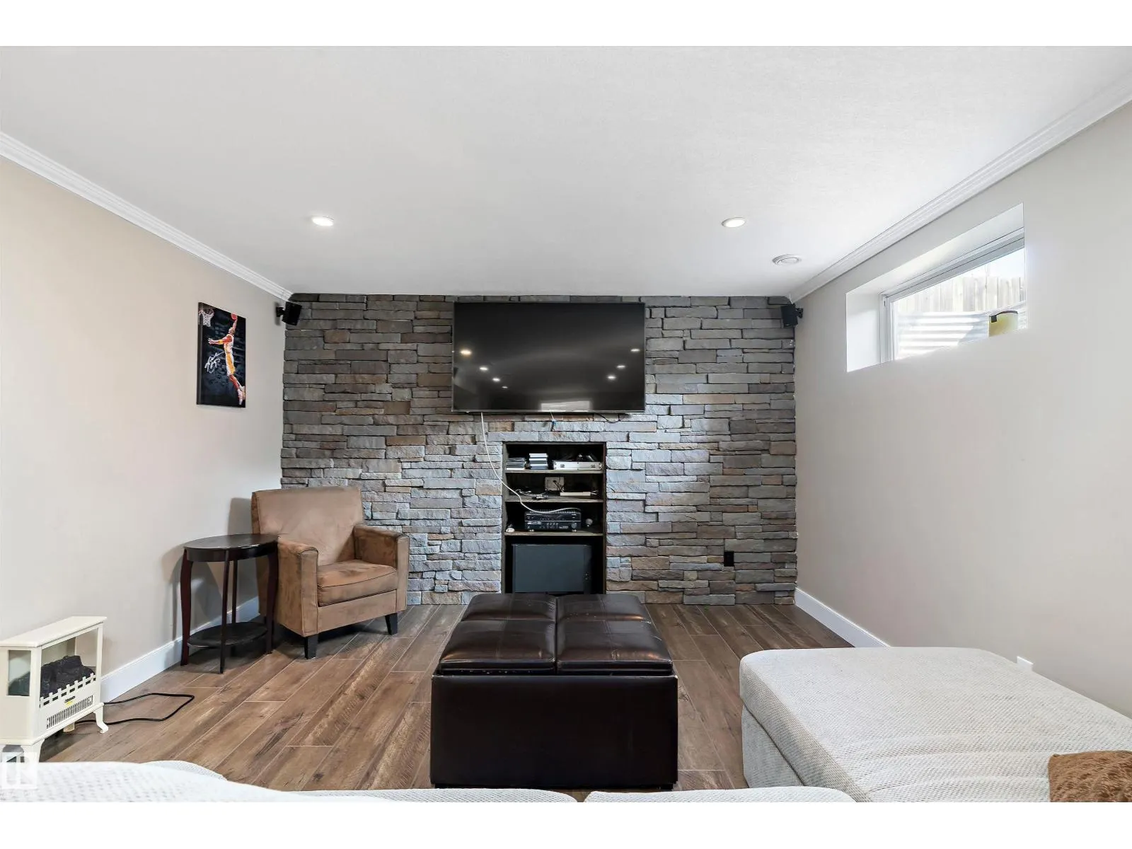 17 CROCUS WY