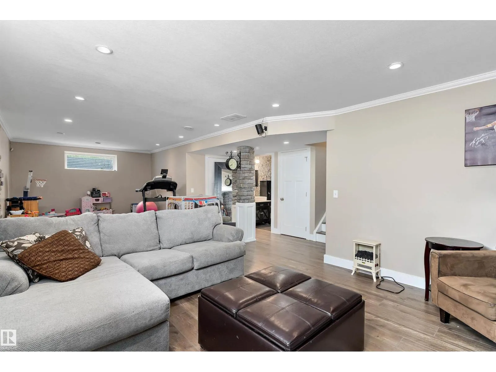 17 CROCUS WY
