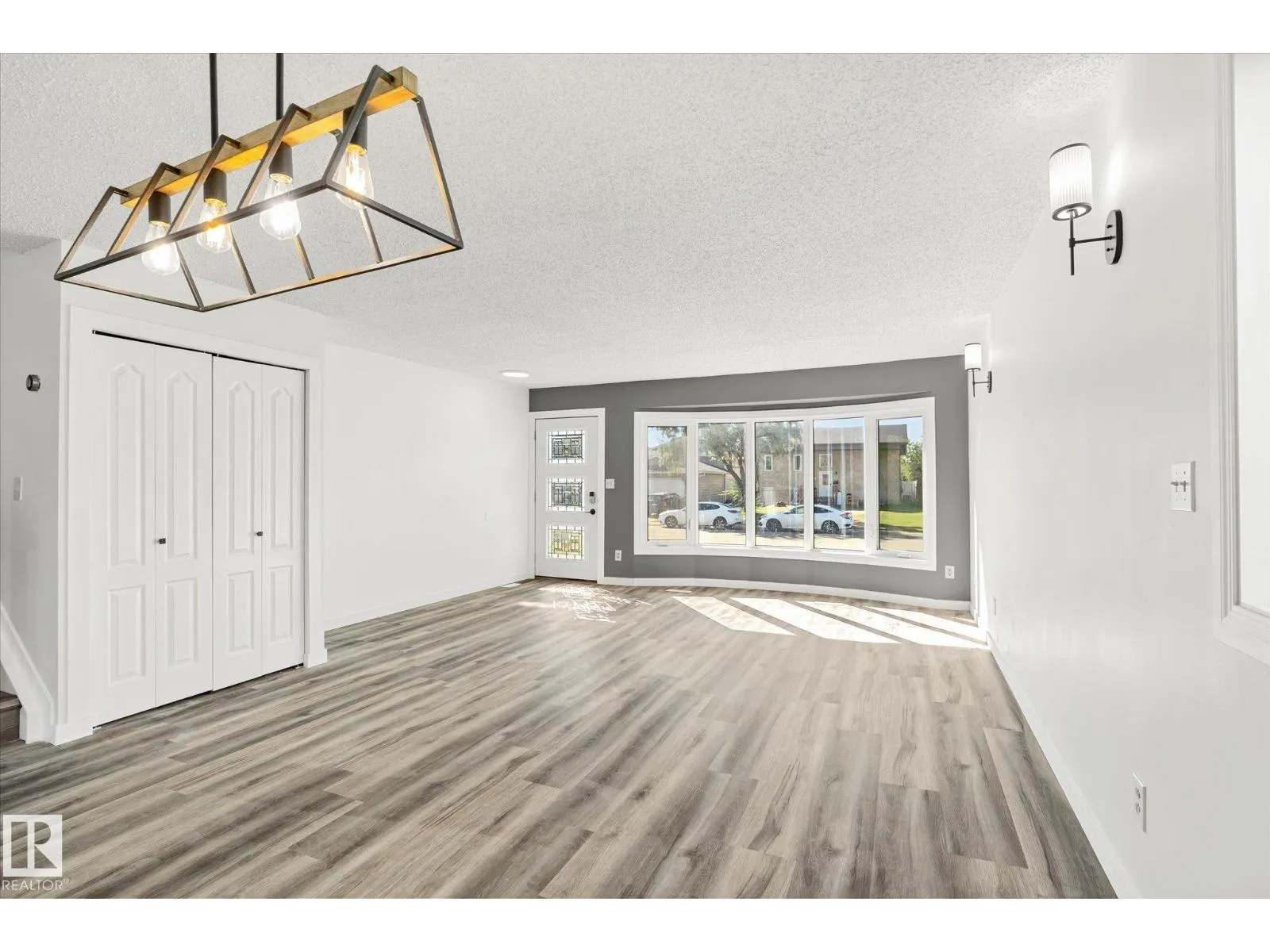 4528 29 AV NW