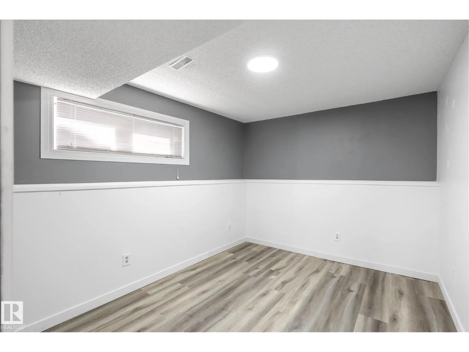 4528 29 AV NW