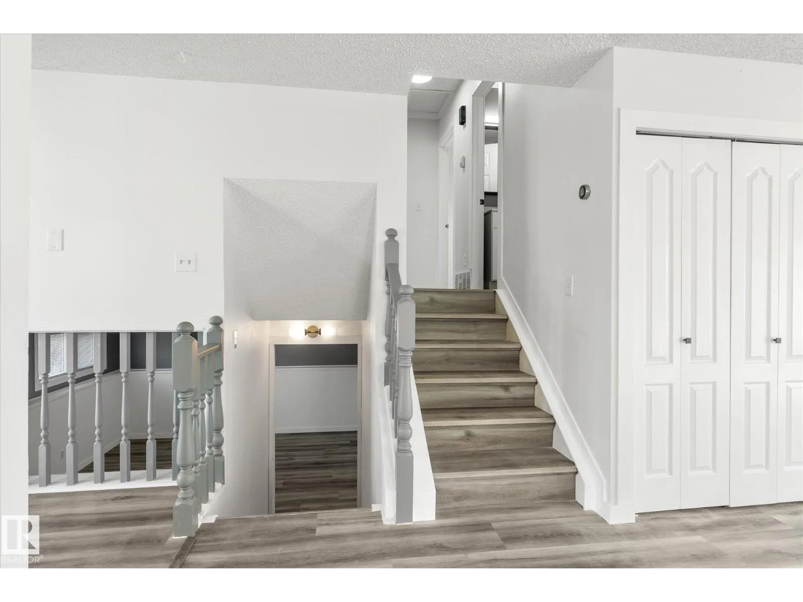 4528 29 AV NW