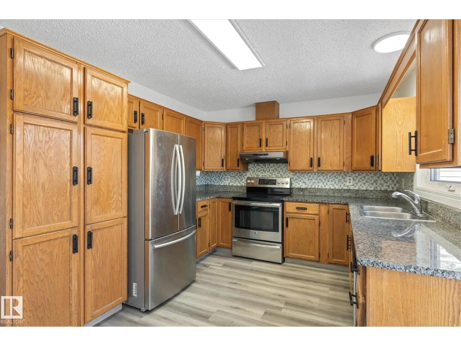 4528 29 AV NW