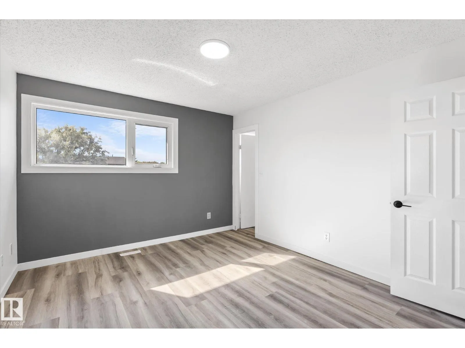 4528 29 AV NW