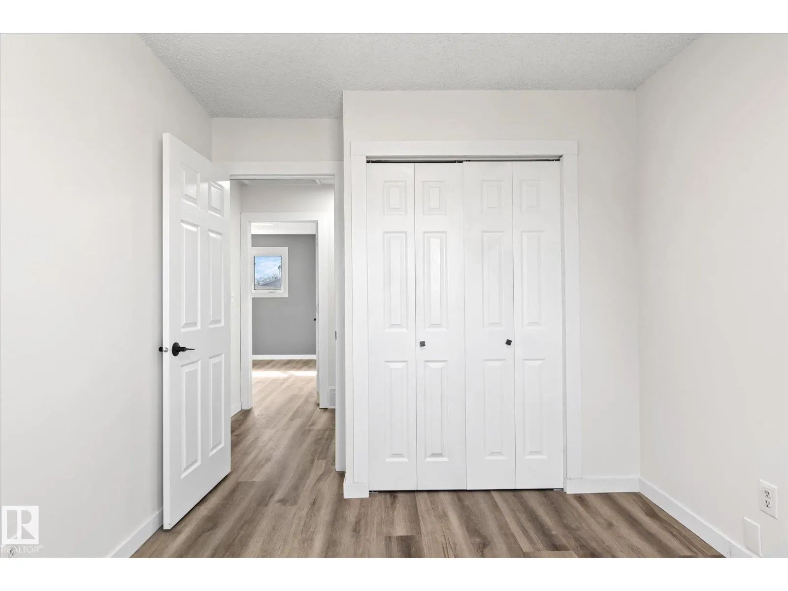 4528 29 AV NW